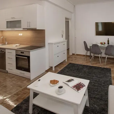 Newly Remodeled Dream Condominiun In Kifisia With Garden & Grass Lawn Athènes Extérieur photo