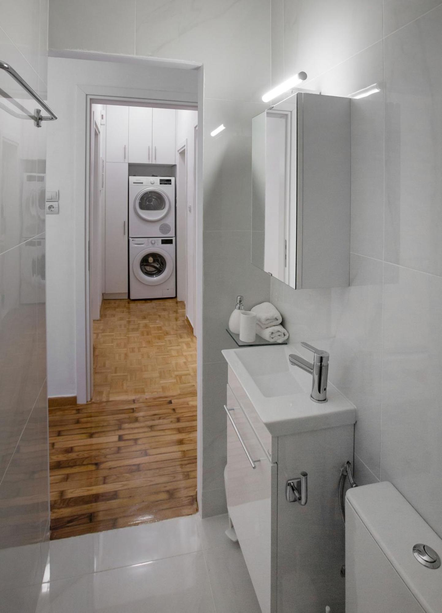 Newly Remodeled Dream Condominiun In Kifisia With Garden & Grass Lawn * Athen