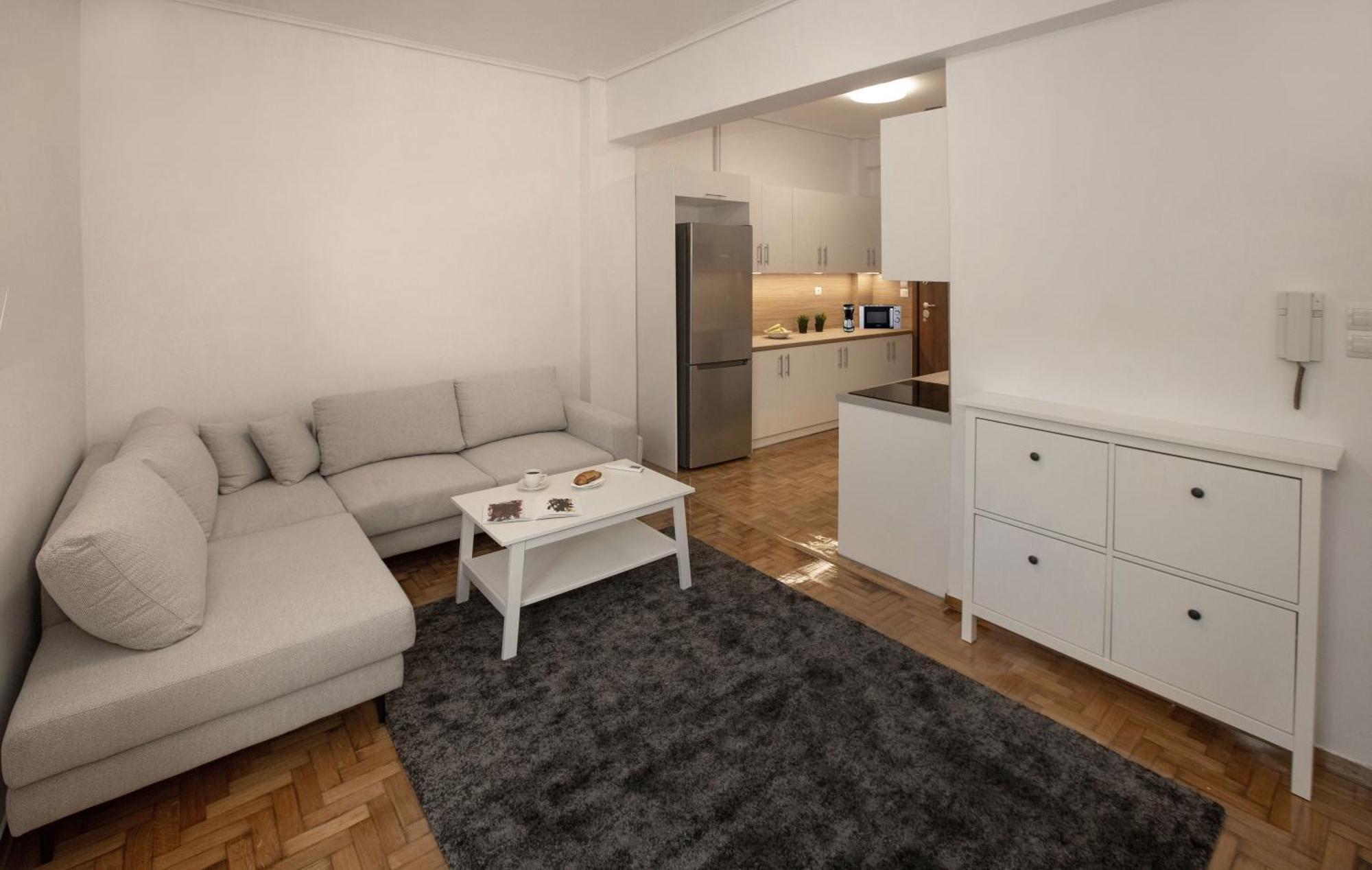Newly Remodeled Dream Condominiun In Kifisia With Garden & Grass Lawn Athen