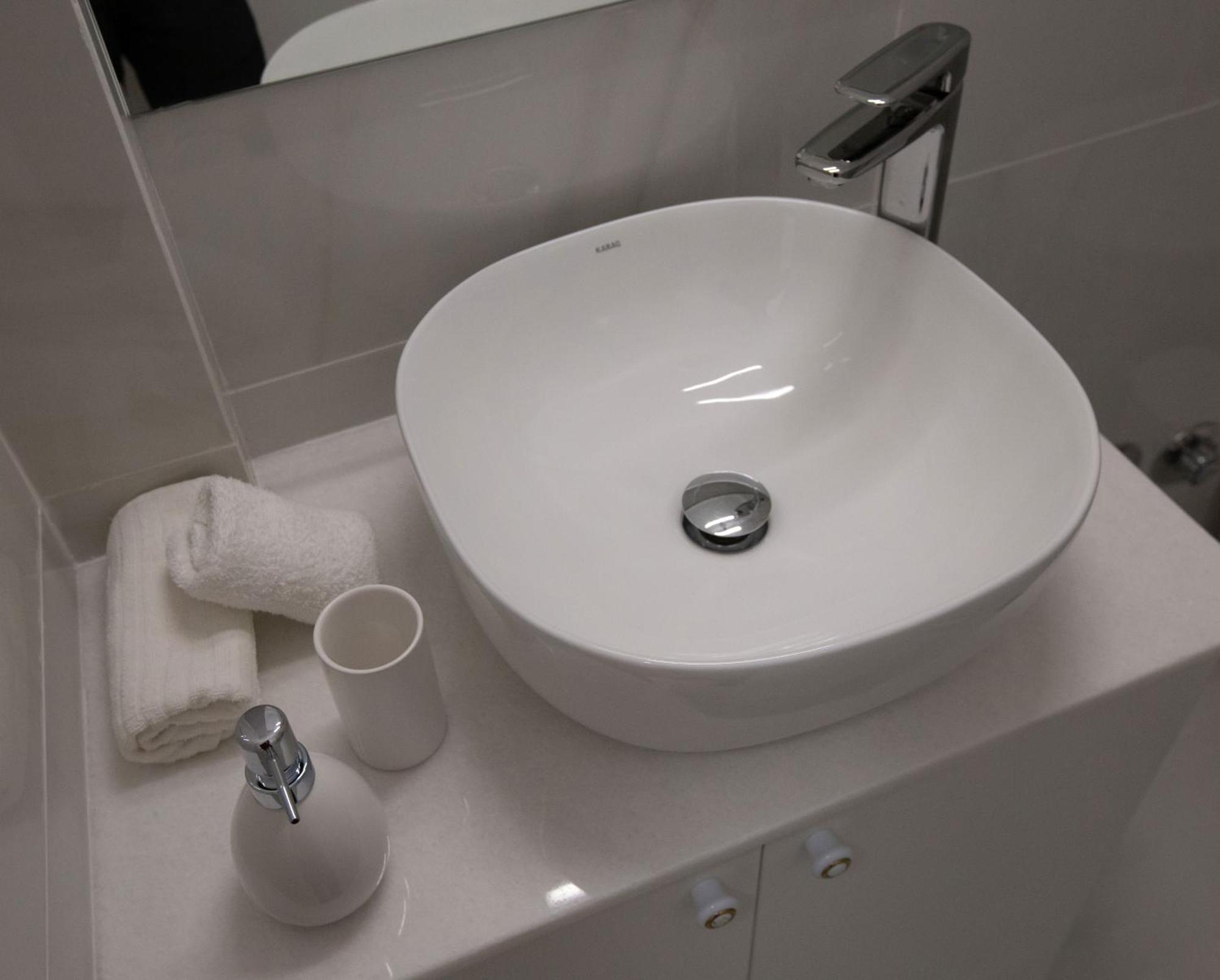 Newly Remodeled Dream Condominiun In Kifisia With Garden & Grass Lawn *