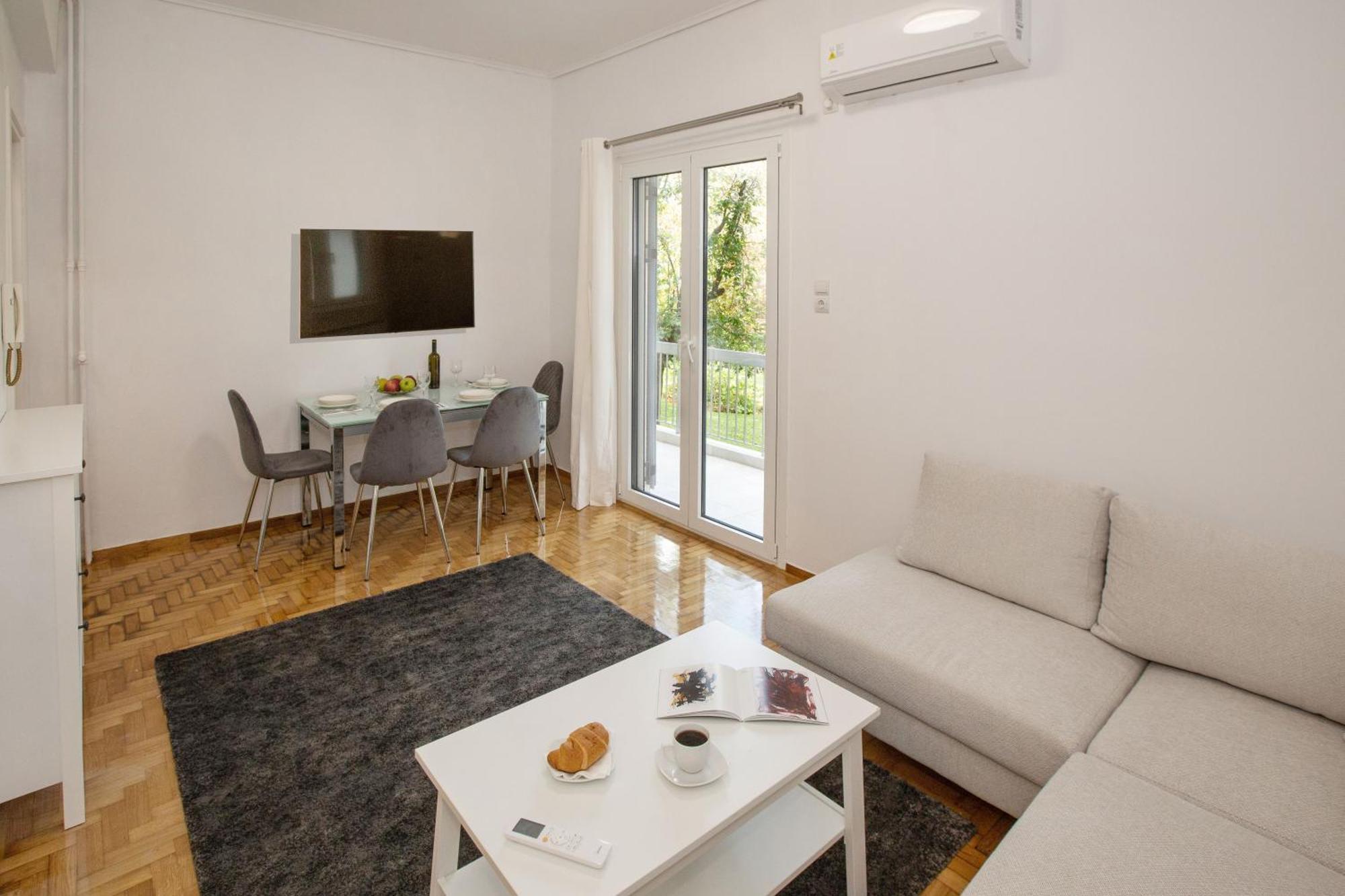 Newly Remodeled Dream Condominiun In Kifisia With Garden & Grass Lawn * Athen