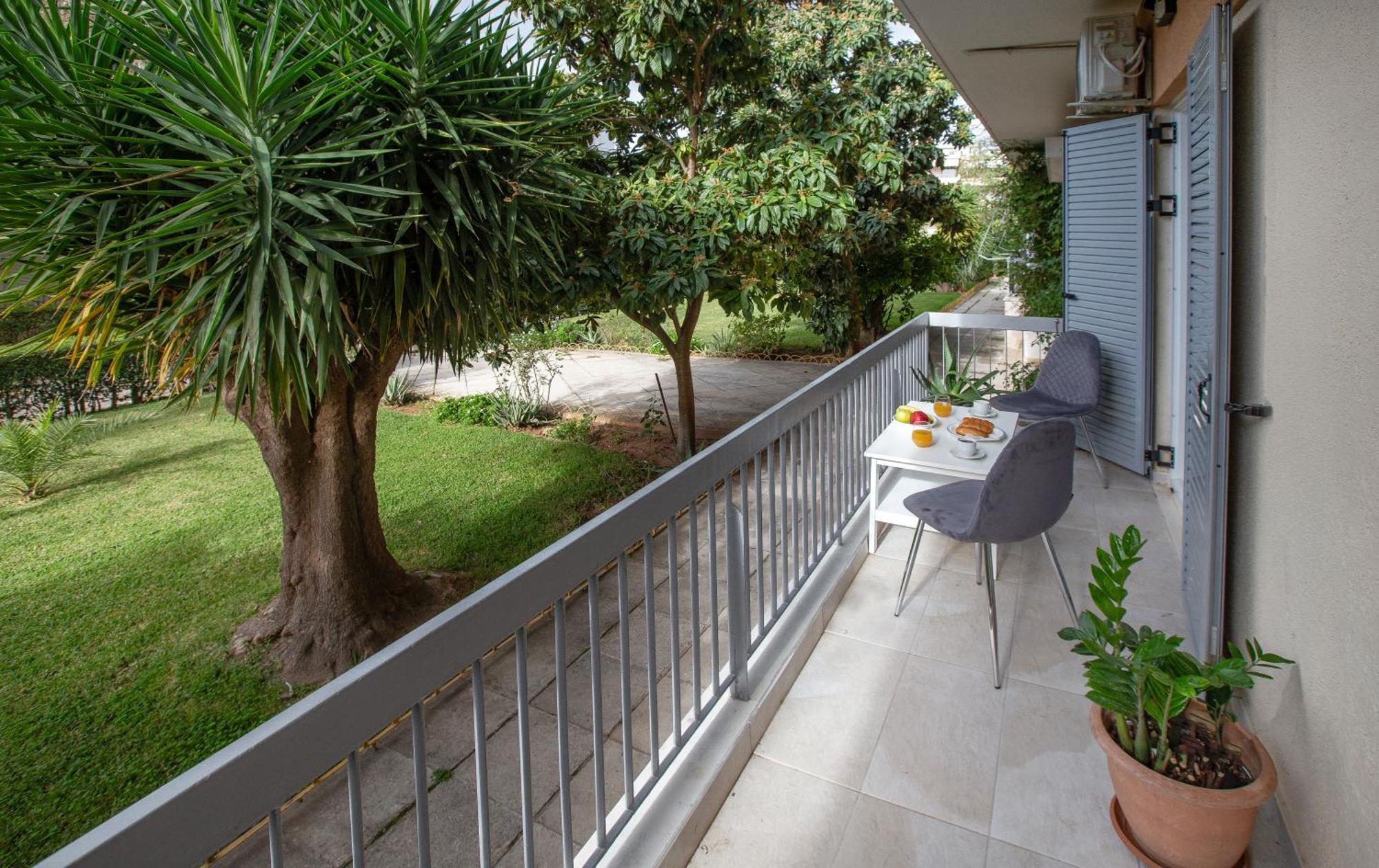 Apartment Newly Remodeled Dream Condominiun In Kifisia With Garden & Grass Lawn