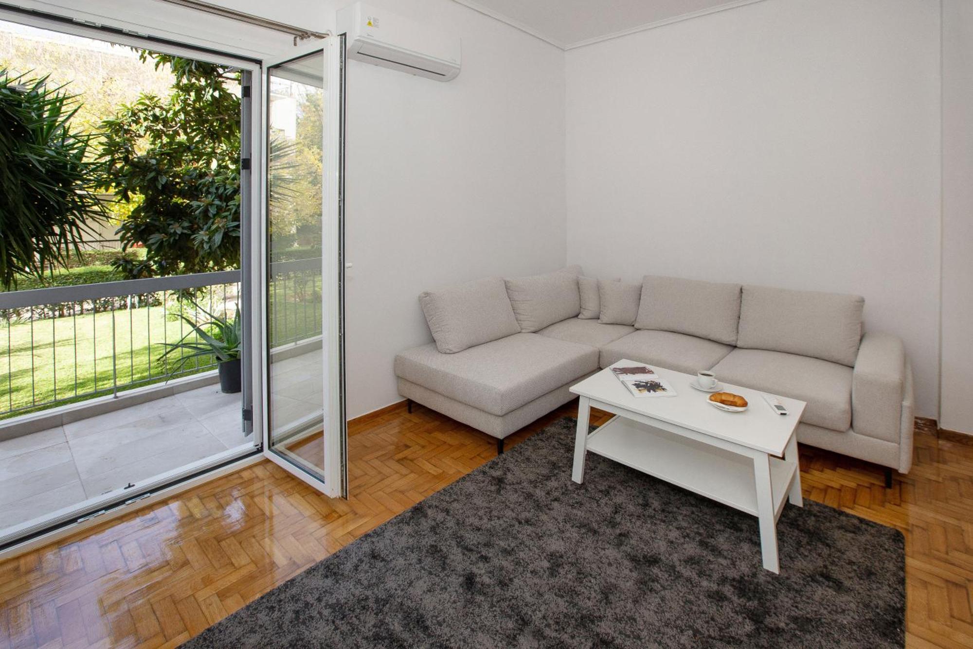 Apartment Newly Remodeled Dream Condominiun In Kifisia With Garden & Grass Lawn Athen