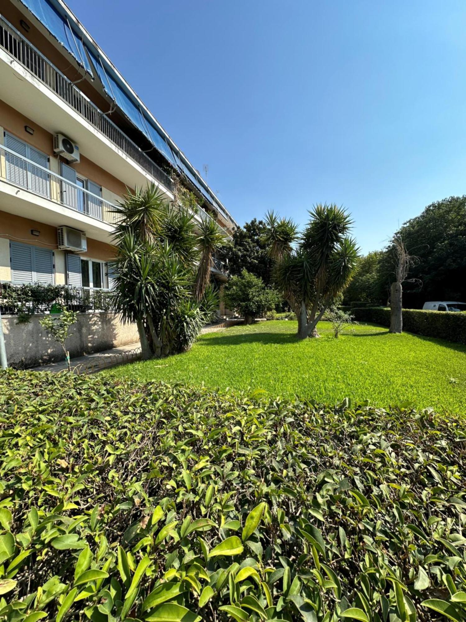 Newly Remodeled Dream Condominiun In Kifisia With Garden & Grass Lawn *