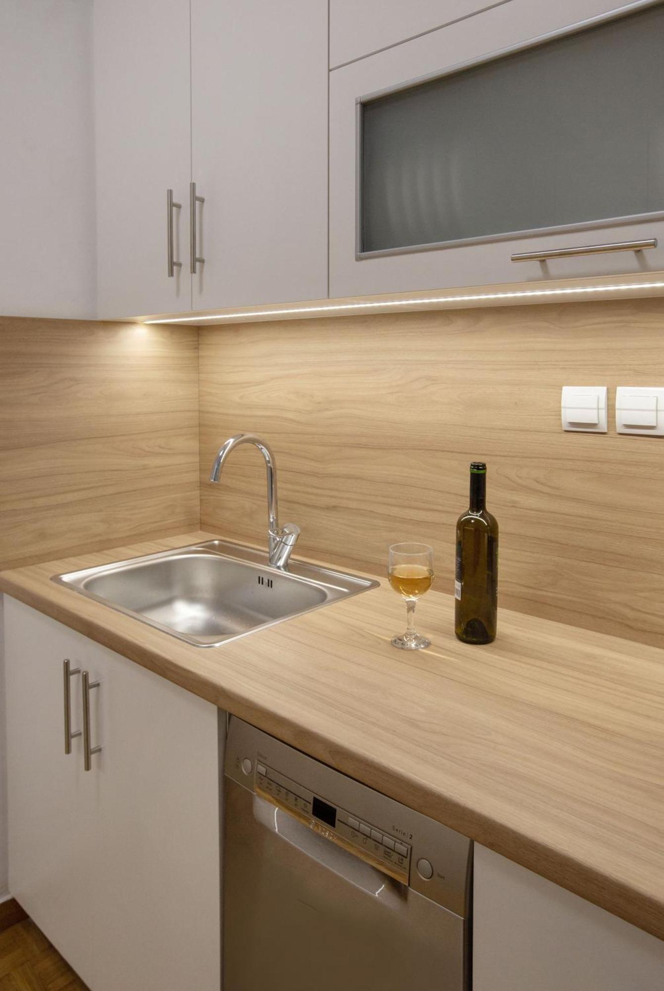 Newly Remodeled Dream Condominiun In Kifisia With Garden & Grass Lawn Διαμέρισμα Αθήνα